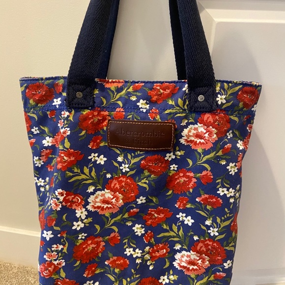 Abercrombie & Fitch Handbags - Abercrombie Tote Bag